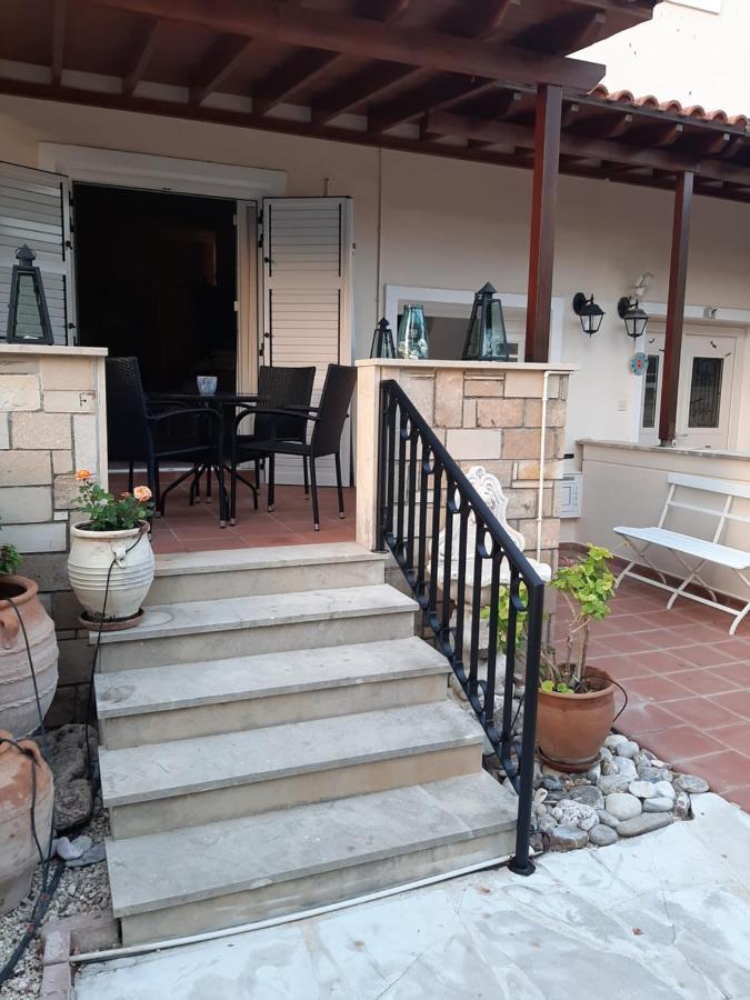 Limnaria Deluxe Maisonette Paphos Exterior photo